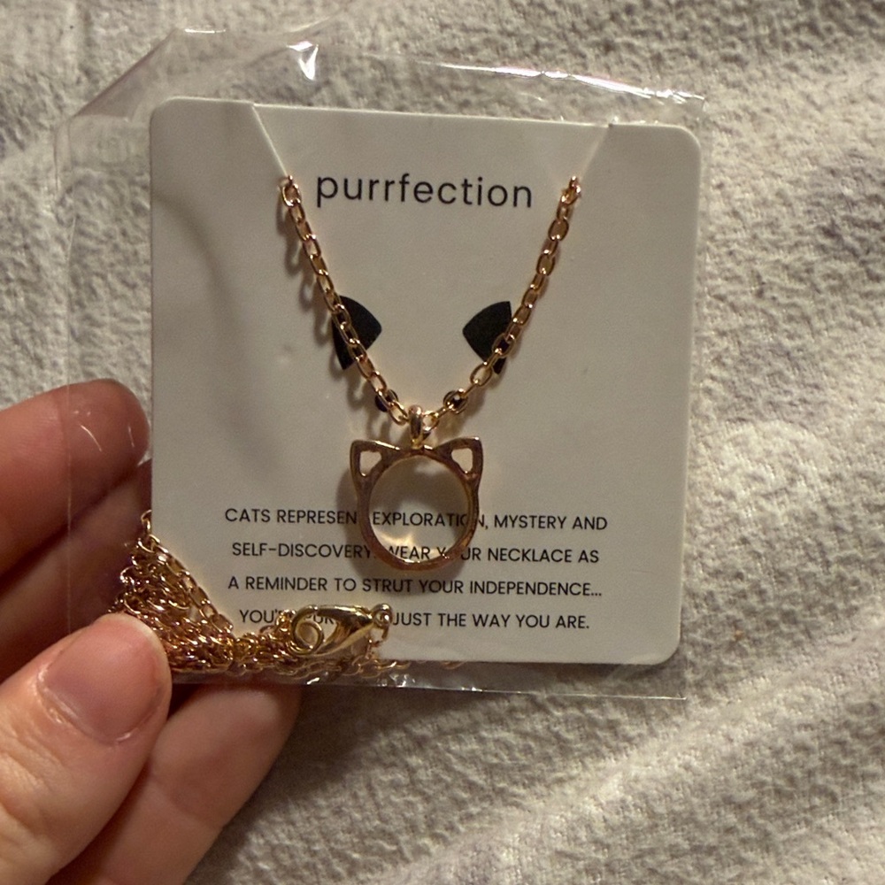 New in packaging Gold Cat Pendant Necklace kitten animal meow girls womens